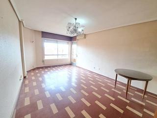 Appartement à Valdepeñas. Amplio piso de 4 dormitorios en calle balbuena