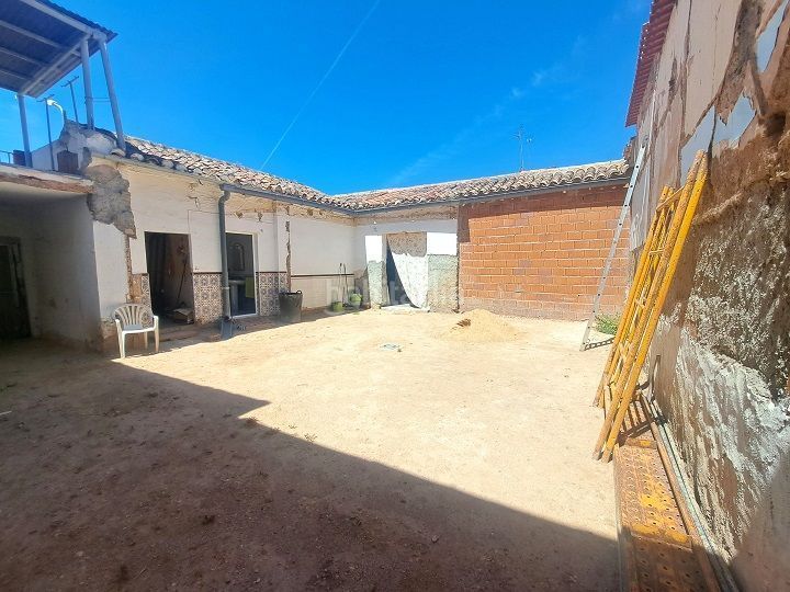 Foto b83644c8-46ae-461a-b22c-32a5865397d0. Casa a Valdepeñas