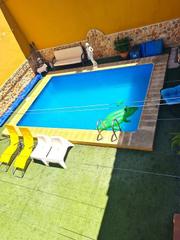 Casa a Valdepeñas. Magnifíca casa en venta, céntrica, con precioso patio y piscina