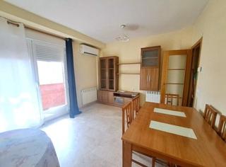 Miete Etagenwohnung in Valdepeñas. Piso en alquiler con 2 dormitorios y plaza de garaje