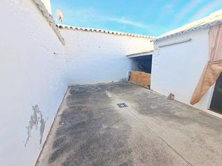 Casa a Valdepeñas. Casa en planta baja, junto a la plaza de toros