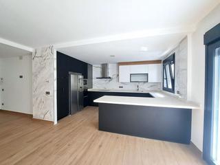 Haus in Valdepeñas. Preciosa casa de obra  nueva, con 4 dormmitorios y piscina, en e