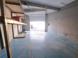 Nau industrial a Valdepeñas. Nave en planta baja, zona salida del peral