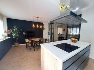 Casa in Valdepeñas. Magnifico chalet en venta, reciente construccion, en el nuevo va