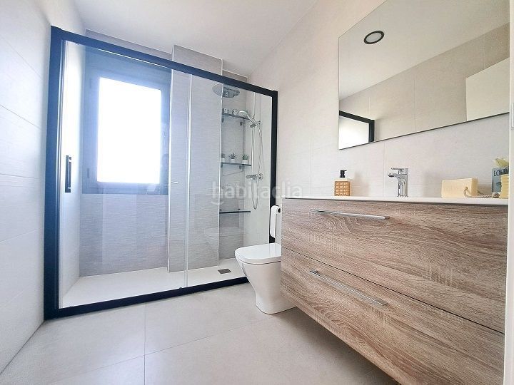 Foto 8a1caee9-f7a6-4028-8719-dcb3f56a9292. Casa amb calefacció aparcament piscina a Valdepeñas
