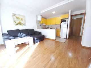 Miete Appartement in Valdepeñas. Apartamento en alquiler, en residencial con piscina