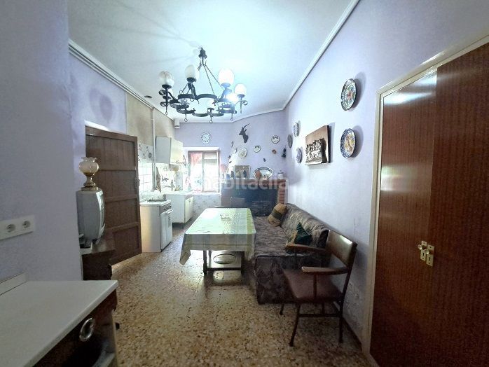 Foto af112d54-e628-4364-b091-b30942163645. Casa amb aparcament a Valdepeñas