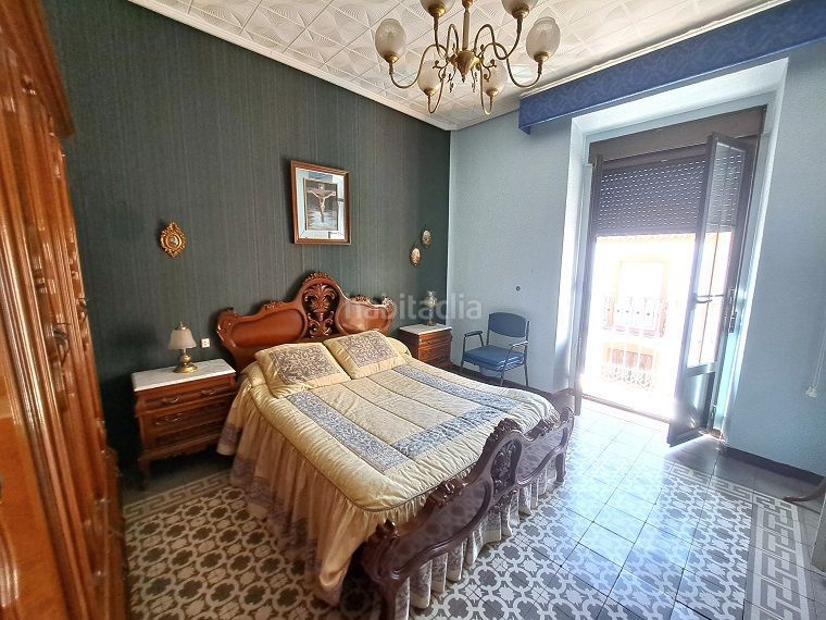 Foto fa5e3a7c-6d8a-4a0f-a6df-ffe54f9777e9. Casa amb aparcament a Valdepeñas
