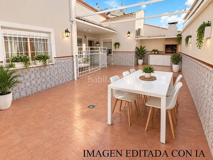 Foto 07ddc5d8-222e-4b11-a0d8-096f7634a8b6. Casa magnífica casa en 2 plantas, con nave de 180 m2 en Valdepeñas