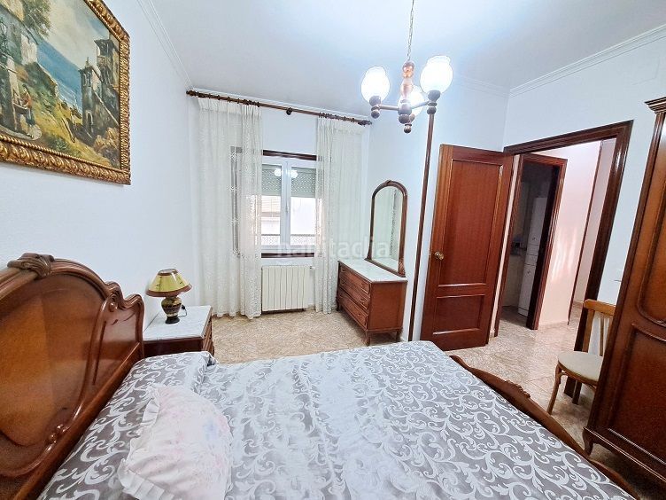 Foto 0b810c02-dd7a-46e0-8bec-90316d0b94ac. Casa magnífica casa en 2 plantas, con nave de 180 m2 en Valdepeñas
