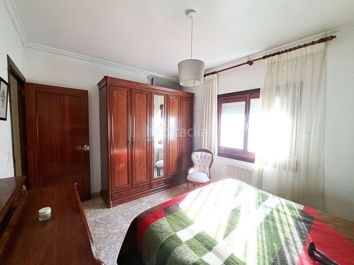 Foto 1b30d3a2-1557-4c43-ae3b-852c0c0b42cb. Casa magnífica casa en 2 plantas, con nave de 180 m2 en Valdepeñas
