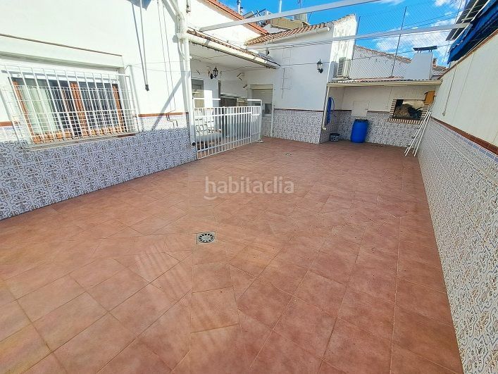 Foto 1c9f7f1c-3b04-4ef9-8058-cfbe746bd66f. Casa magnífica casa en 2 plantas, con nave de 180 m2 en Valdepeñas