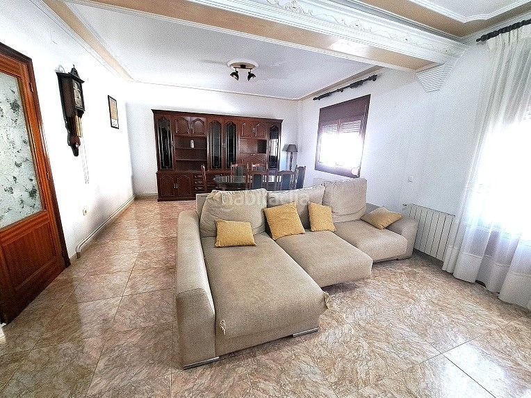 Foto 27f705bd-3e07-435e-af3e-ef1bc01a209d. Casa magnífica casa en 2 plantas, con nave de 180 m2 en Valdepeñas