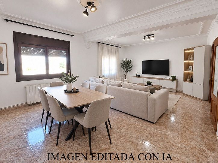 Foto 2c45f26a-0417-4931-85c3-64677ade6c13. Casa magnífica casa en 2 plantas, con nave de 180 m2 en Valdepeñas