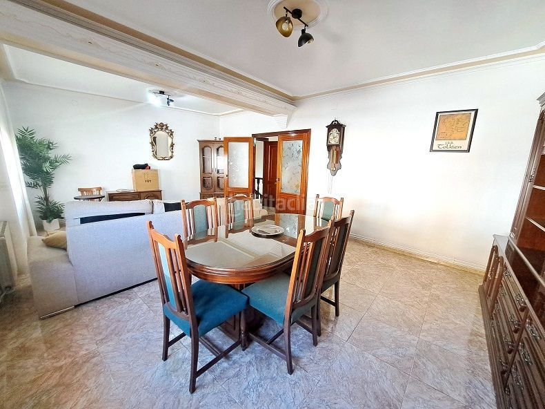 Foto 47e651e6-d225-47ba-9372-f9b3a2a6b484. Casa magnífica casa en 2 plantas, con nave de 180 m2 en Valdepeñas