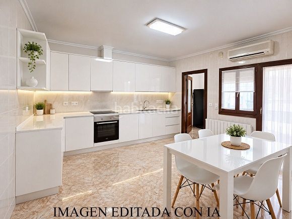 Foto b8a33e07-82fc-4eec-9f0d-11e1874b6049. Casa magnífica casa en 2 plantas, con nave de 180 m2 en Valdepeñas
