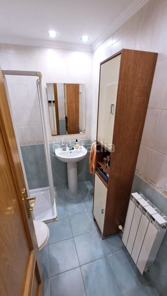 Foto e0d1da6c-997f-4d95-b821-0cd386d0753f. Alquiler piso fantástico piso con 2 dormitorios y 2 baños, en pleno centro en Valdepeñas
