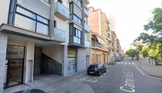 Aparcament cotxe a Eixample Sud-Migdia. Plaa de parquing per cotxe i moto zona institut santiago sobreq