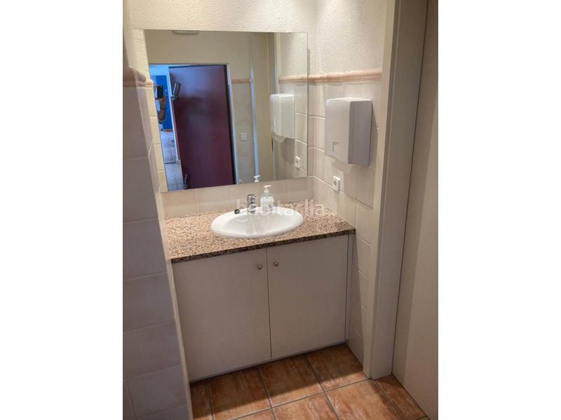 Foto d2930b35-4ce9-43b1-8e0a-3b33fae48198. Local comercial a La Devesa Girona