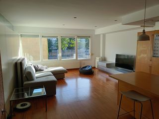 Etagenwohnung  Carrer de montserrat. Pis de disseny a la zona eixample sud- aprop parc migdia