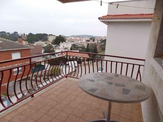 Appartement  Carrer amadeu vives. El francás - comarruga - muy soleado y con terraza de 20 m2