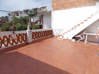 Maison à Vallirana. Casa con 2 pisos independientes
