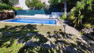 Xalet a Vallirana. En vall del sol junto casco urbano con piscina