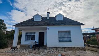 Chalet in Vallirana. Casa a 4 vientos de 2 plantas en parcela llana de 950 m2