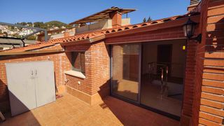 Dúplex a Vallirana. Duplex seminuevo con parking en pleno centro