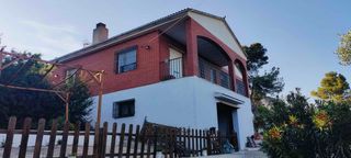 Chalet en Vallirana. Les bassioles - torre con piscina y garaje