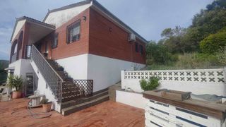 Chalet à Vallirana. Magnifica torre en parcela de 1950 m2 con garaje para varios coc