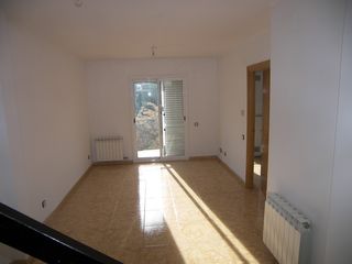 Rent Triplex in Vallirana. Duplex soleado con grandes vistas en el centro