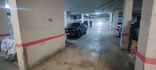 Location Parking voiture  Carrer de l'argentera. Plaza de parking para coche mediano-grande
