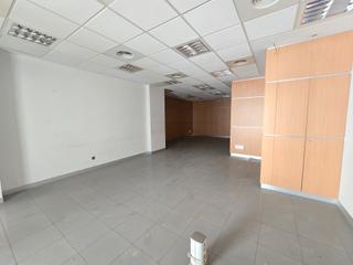 Geschäftsraum in Carrer de Julián Ribera