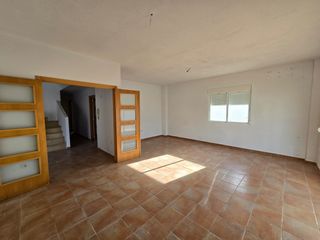 Chalet  Colònia motor del vicari. ?? chalet en venta en montserrat – motor del vicari