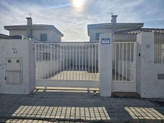 Xalet  Colònia motor del vicari. ?? chalet en venta en montserrat – motor del vicari