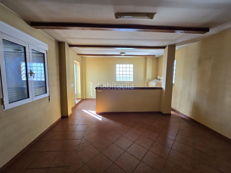 Foto a1bfd0ed-0b22-4bcb-80e3-f76678cd63a7. Casa adossada amb aparcament a Utiel