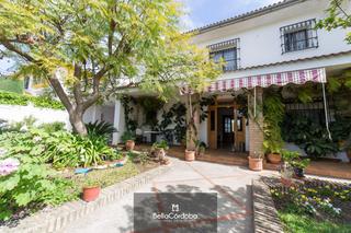 Xalet a El Brillante -El Naranjo - El Tablero. Chalet independiente con piscina y zonas ajardinadas en sansueña