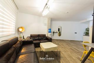 Appartement à Centro. Piso junto a cruz conde. con licencia turistica en plena explota