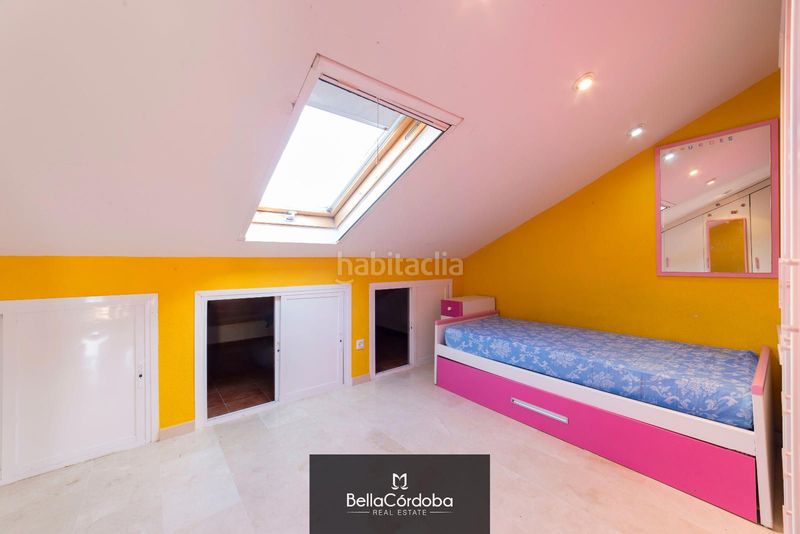 Foto cb5ba38a-6acc-41e2-bb0a-6247dc3ad555. Casa adossada amb aparcament piscina a Poniente-Norte - Miralbaida - Parque Azahara Córdoba