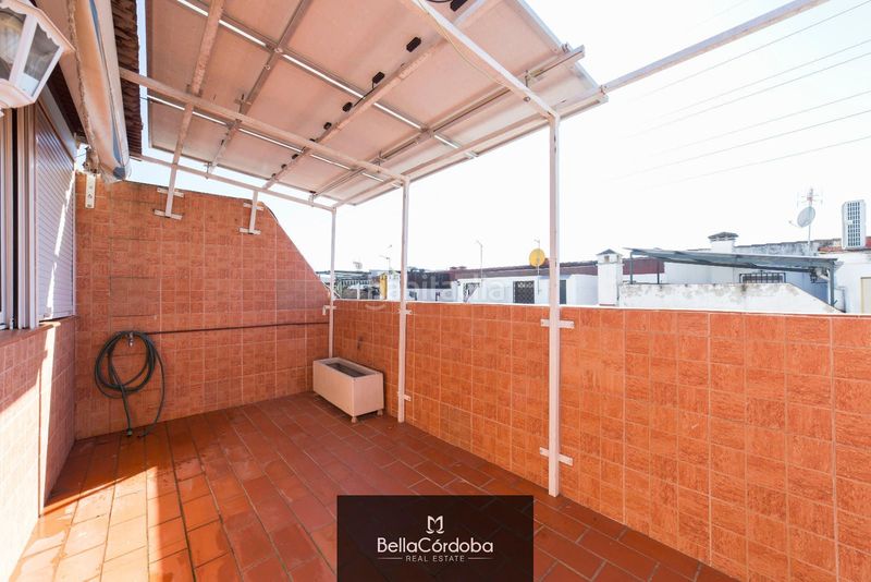 Foto ff2bc887-938a-44c6-91ed-35015243baef. Casa adossada amb aparcament piscina a Poniente-Norte - Miralbaida - Parque Azahara Córdoba