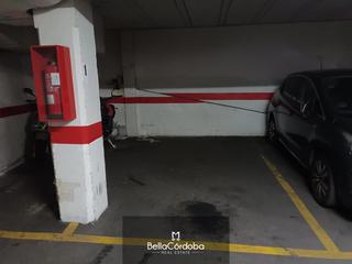 Aparcament cotxe a Huerta de la Reina - Trassierra. Plaza aparcamiento junto el colegio el carmen.