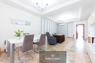 Maison à Alcolea. Casa con pocos años de construccion en barriada del angel, proxi