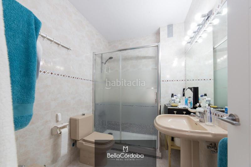 Foto fdf8d665-f67b-4657-8c6d-77d5361454e8. Casa magnifica vivienda adosada muy cercana a calle alfaros en Córdoba