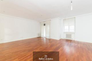 Location Appartement à Centro. Piso  junto gran capitan. en alquiler sin muebles. con reforma i