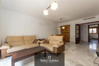 Appartement à Huerta de la Reina - Trassierra. Piso junto al vial. a escasos metros de hotel center de cordoba.