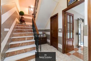 Casa adossada en Olleras - San Cayetano. Adosado con terraza, patio y buhardilla  proximo a ollerias