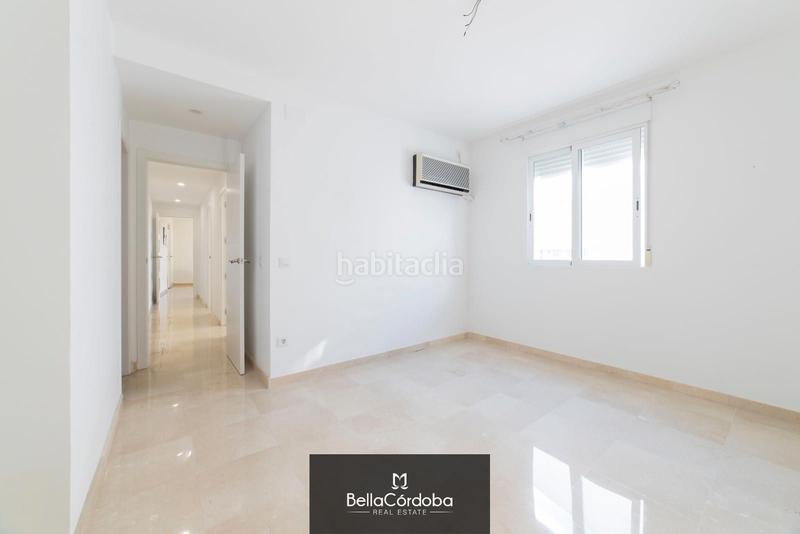 Foto b8a08cd9-278c-4666-a216-bbefdf0d3f81. Miete etagenwohnung mit heizung parking in Centro Córdoba