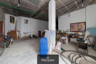 Local commercial à Casco Histórico  - Ribera - San Basilio. Local de 80 metros junto a la iglesia de san pedro.