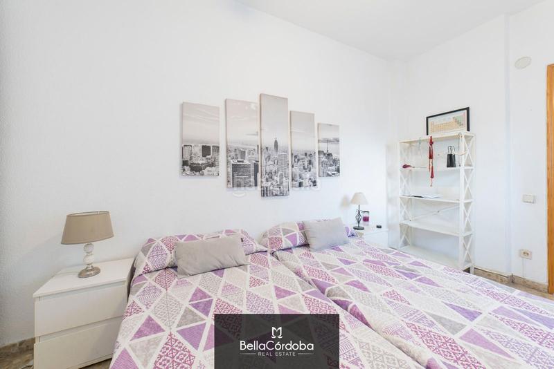 Foto d9de95fa-c651-4613-b250-1814d6db94f9. Alquiler ático atico junto a gran capitan. un dormitorio. totalmente equipado. en Córdoba